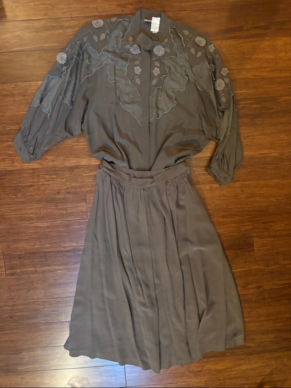 100% silk vintage Women's Taupe Embroidered blouse with matching skirt